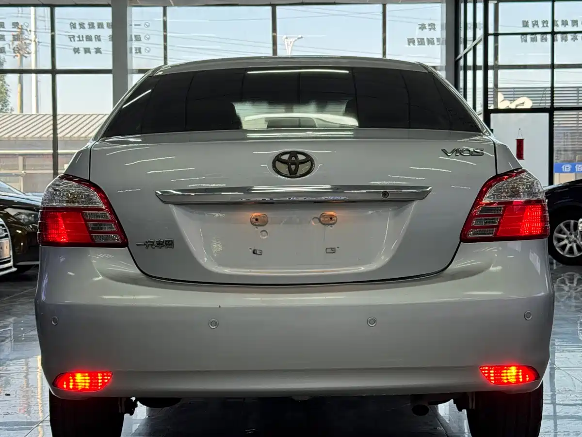 Toyota Vios 2010 1.3L GL-i MT фото 6