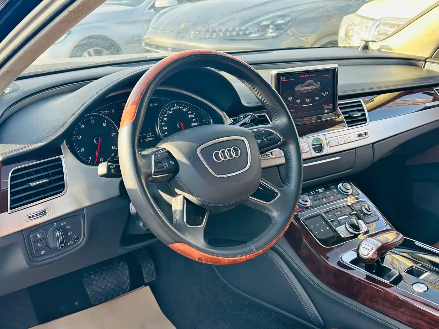 Audi A8 2013 A8L 6.3 FSI W12 quattro Flagship фото 10