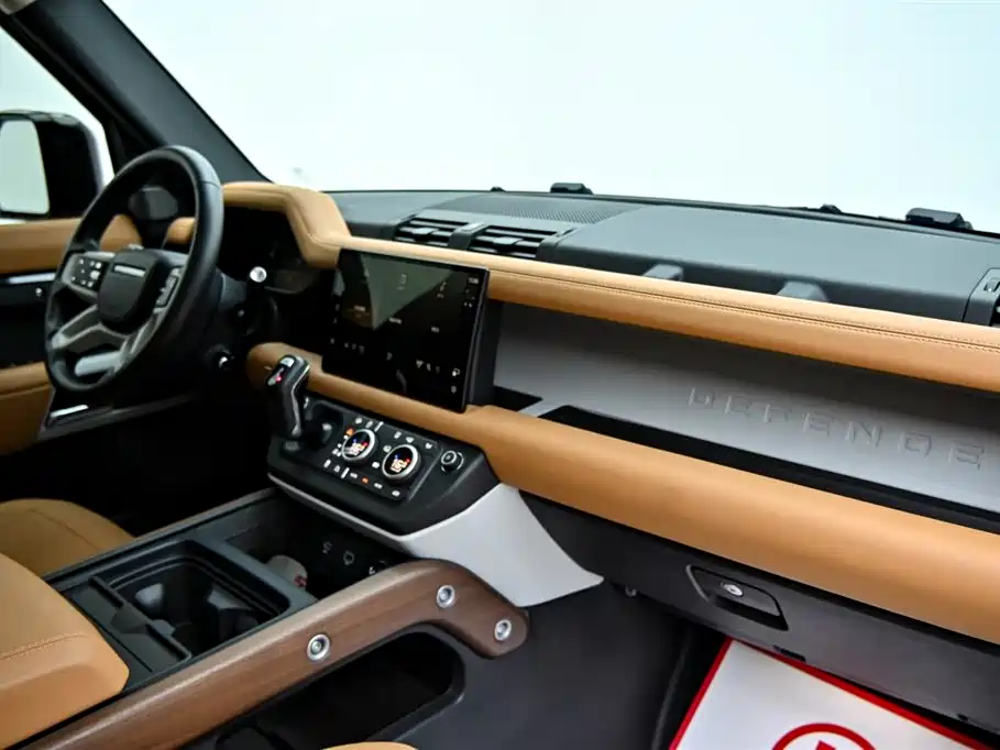 Land Rover Defender 2024 110 3.0T P400 Dark Special Edition фото 16