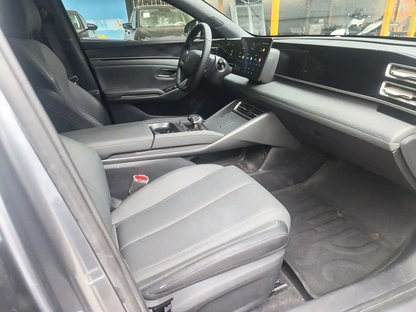 BYD Qin L 2024 DM-i 80KM Leading Edition фото 24