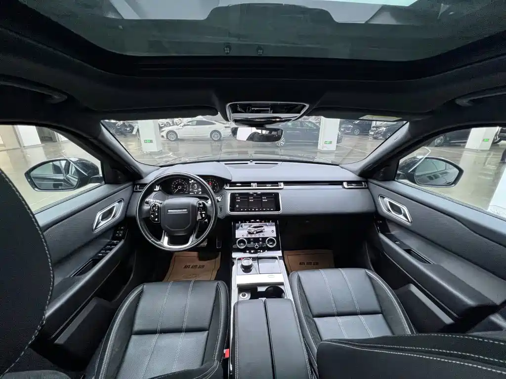 Фото 21 - Land Rover Range Rover Velar