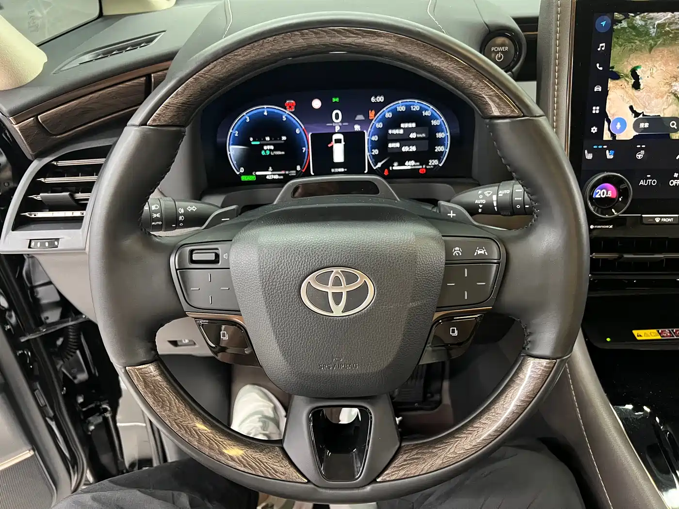 Toyota Alphard 2024 Hybrid 2.5L Ultimate Enjoyment Edition фото 22