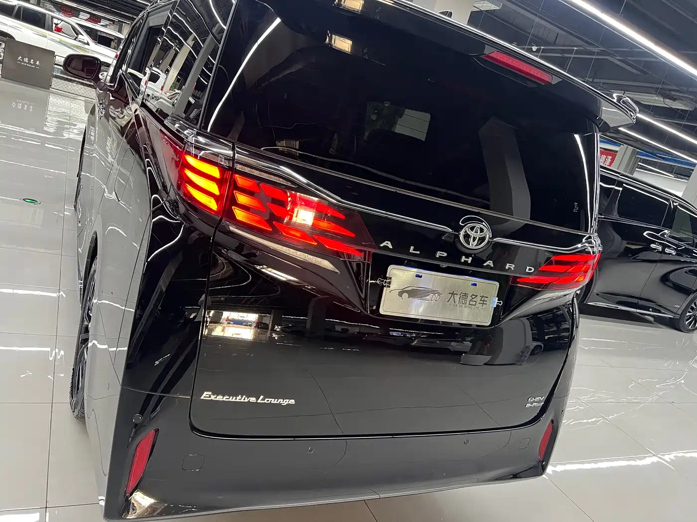 Toyota Alphard 2024 Hybrid 2.5L Ultimate Enjoyment Edition фото 7