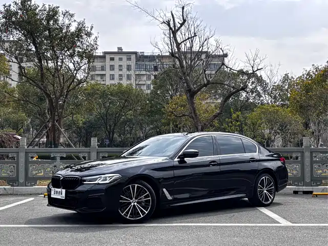 BMW 5-SERIES 2023