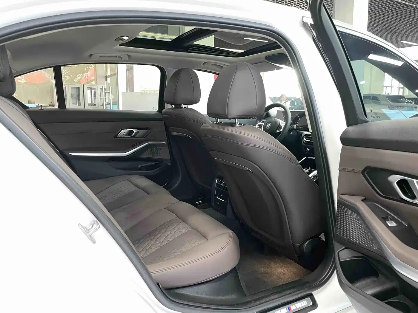 BMW 3 Series 2023 320Li M Sport Package фото 14