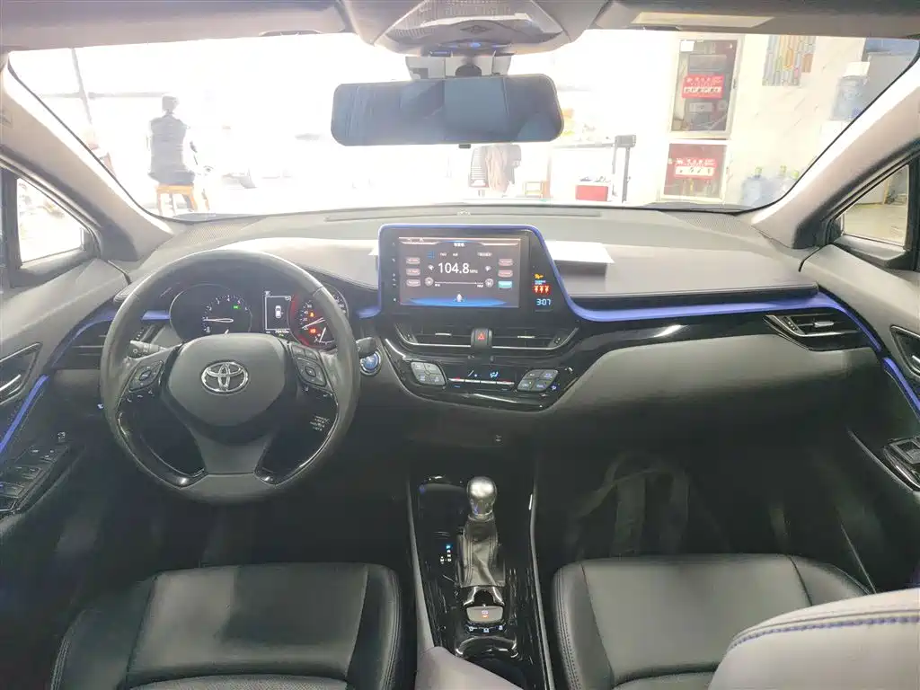 Toyota C-HR 2020 Model 2.0L Luxury фото 6