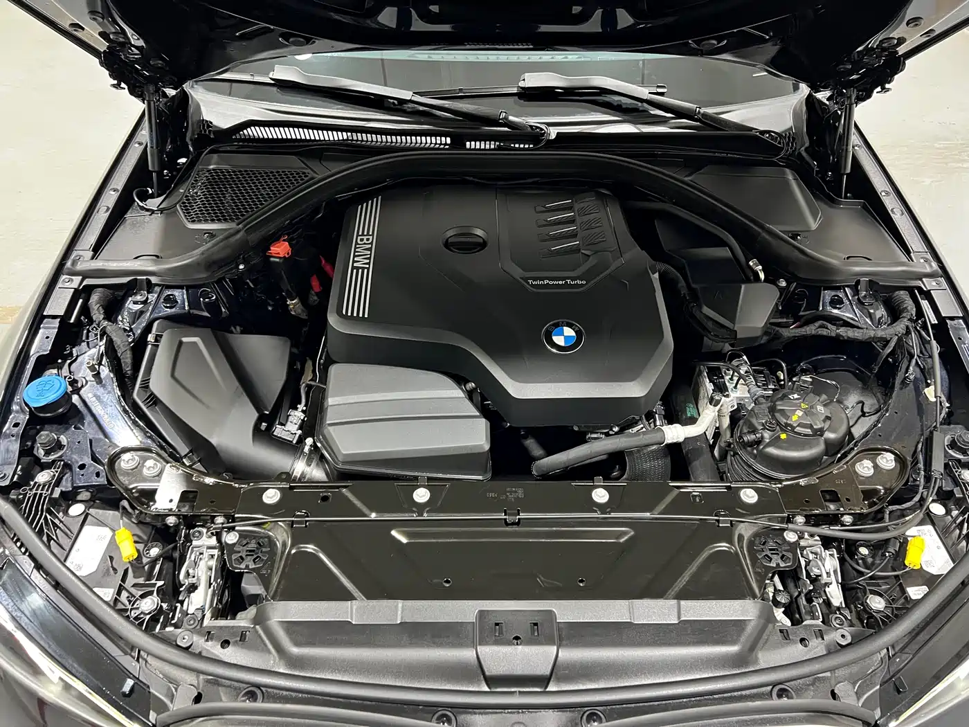 BMW 3 Series 2024 325Li M Sport Package фото 11
