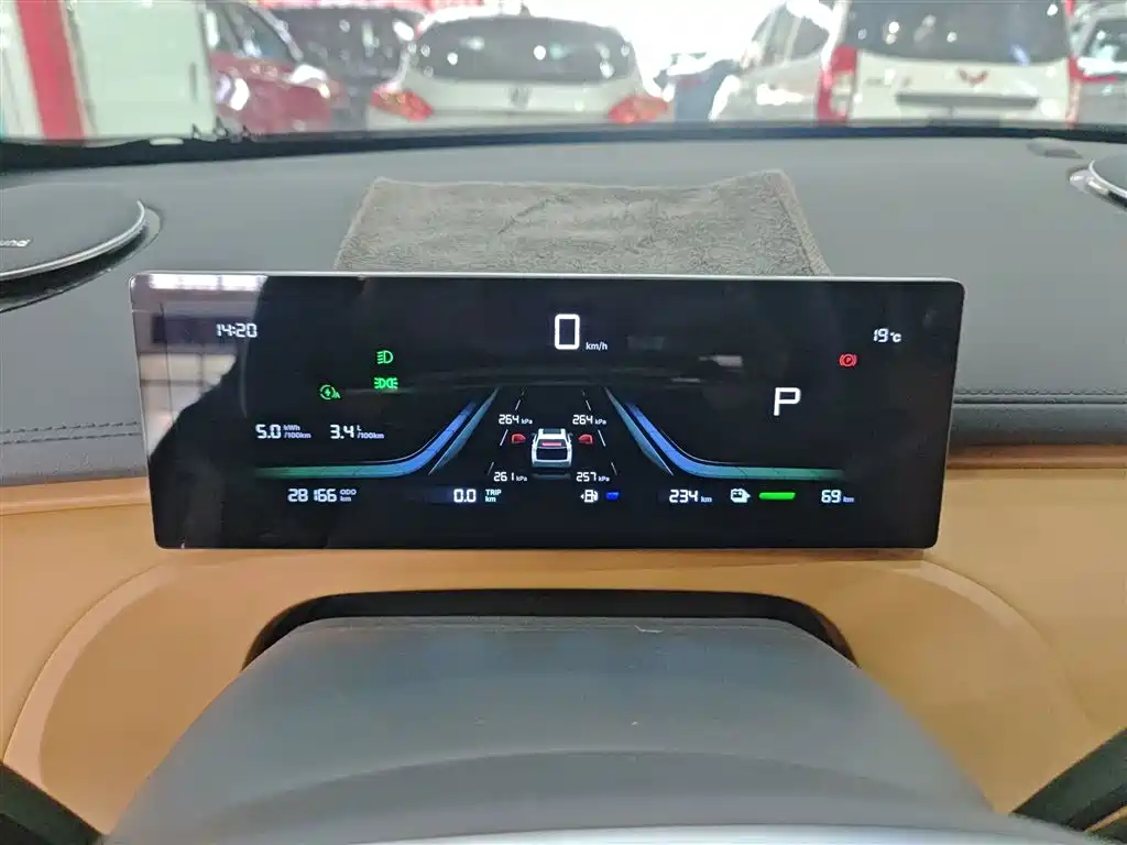Geely Galaxy Galaxy Starship 7 EM-i 2025 Model 120km Voyage+ Edition фото 8