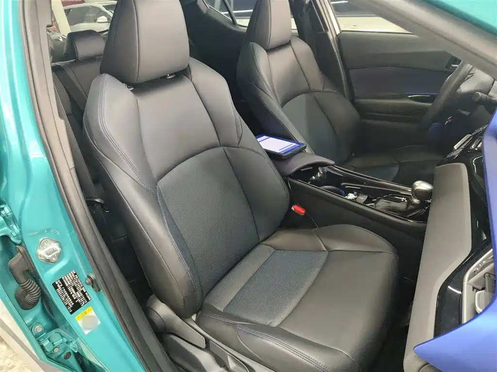 Toyota C-HR 2020 Model 2.0L Luxury фото 20
