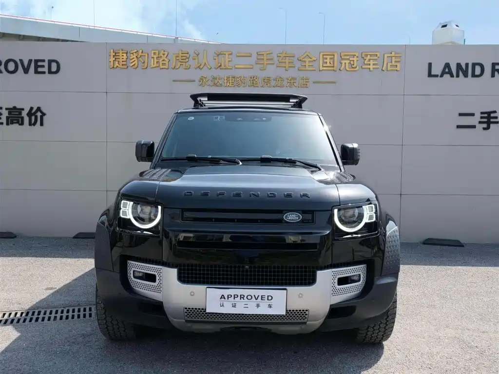 Photo 2 - Land Rover Defender
