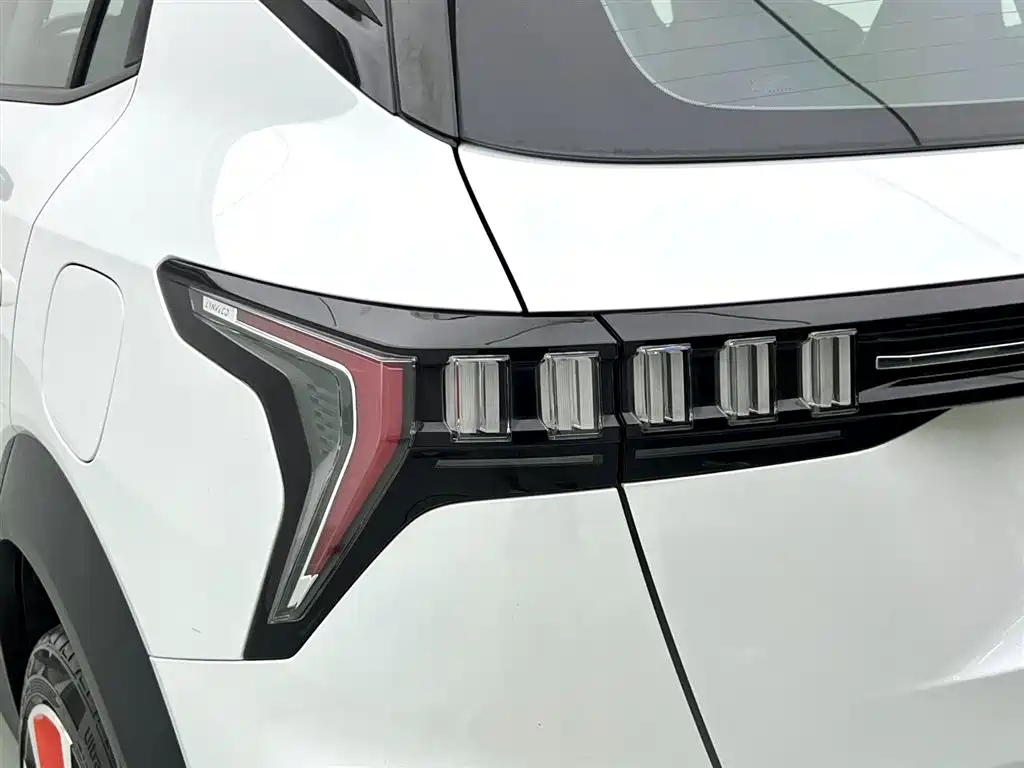 Lynk & Co 06 2020 1.5T Halo фото 3