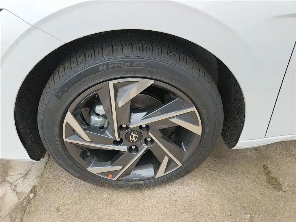 Hyundai Elantra 2023 1.5L CVT GLX Elite Edition фото 23