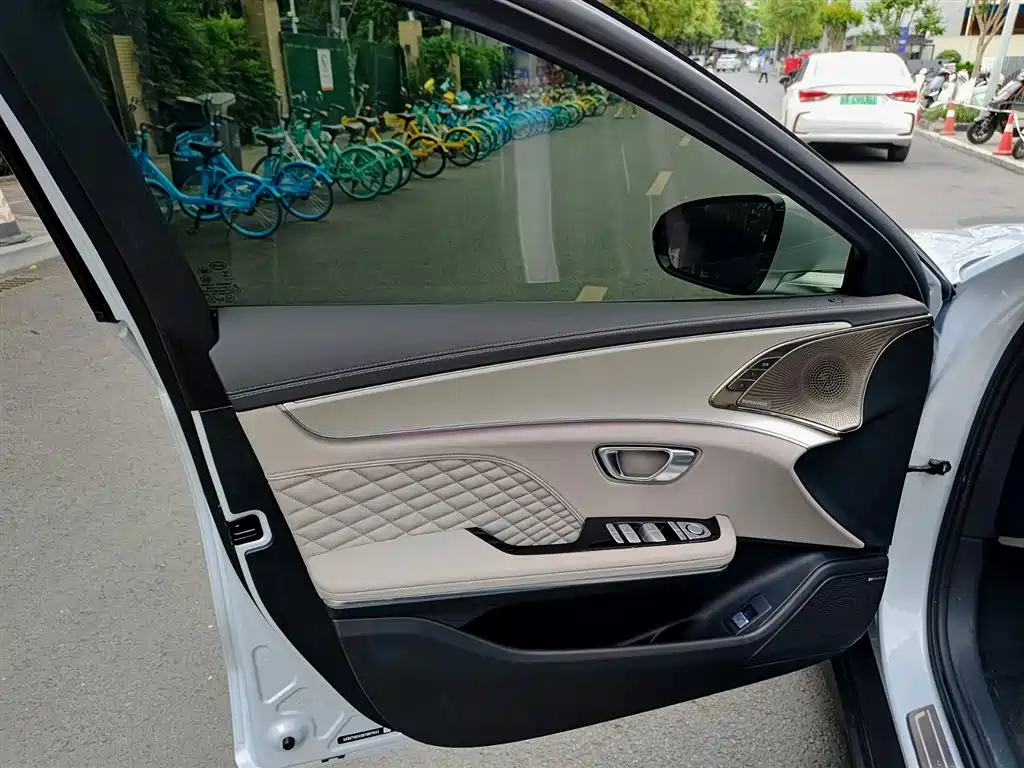 BYD Han 2024 DM-i Glory Edition 121KM Honor фото 6