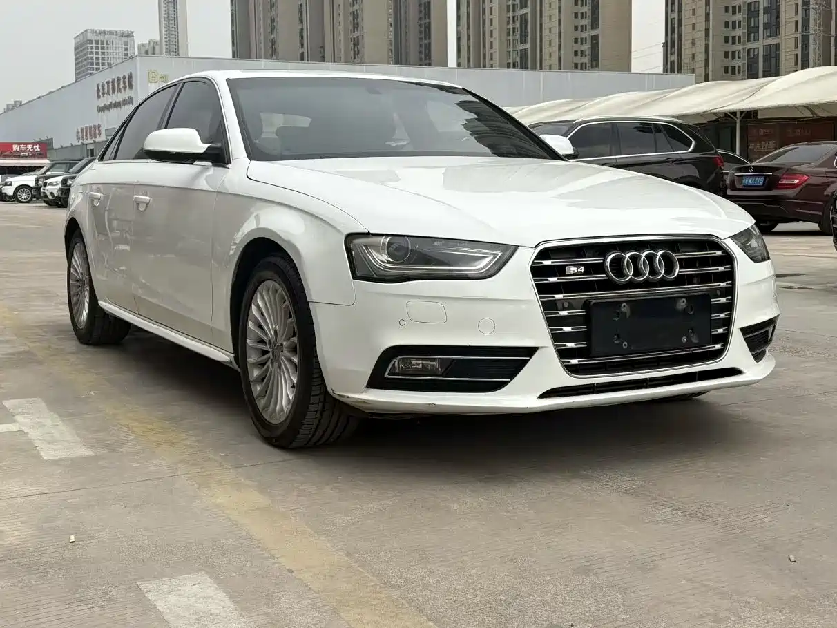 Audi A4L 2015 35 TFSI Auto Comfort фото 3