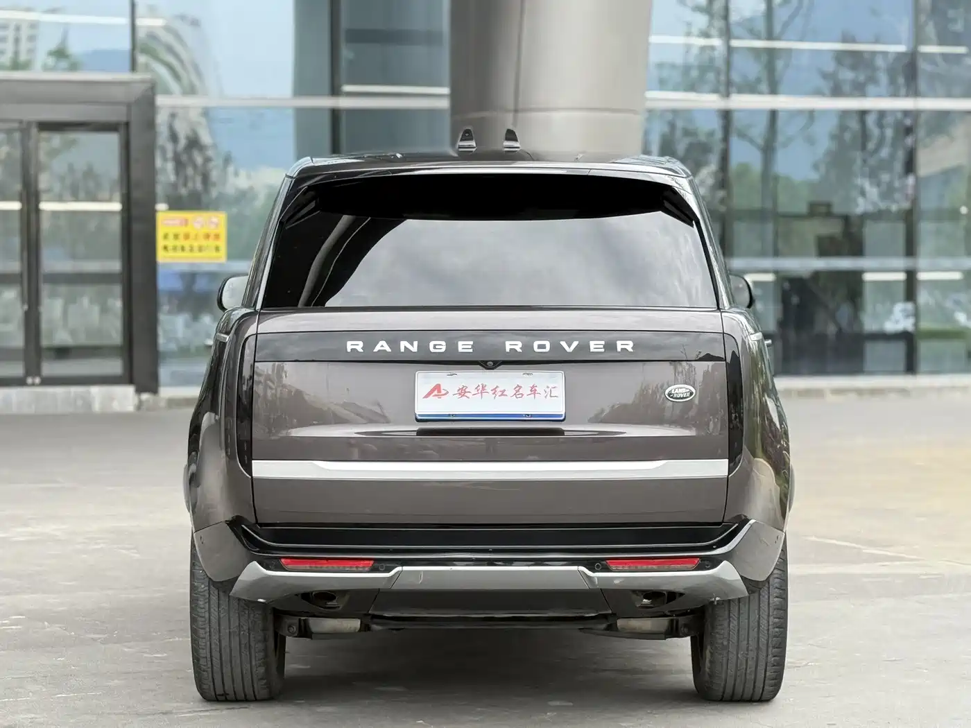 Land Rover Range Rover 2023 3.0 L6 400PS Genesis Extended Version фото 4