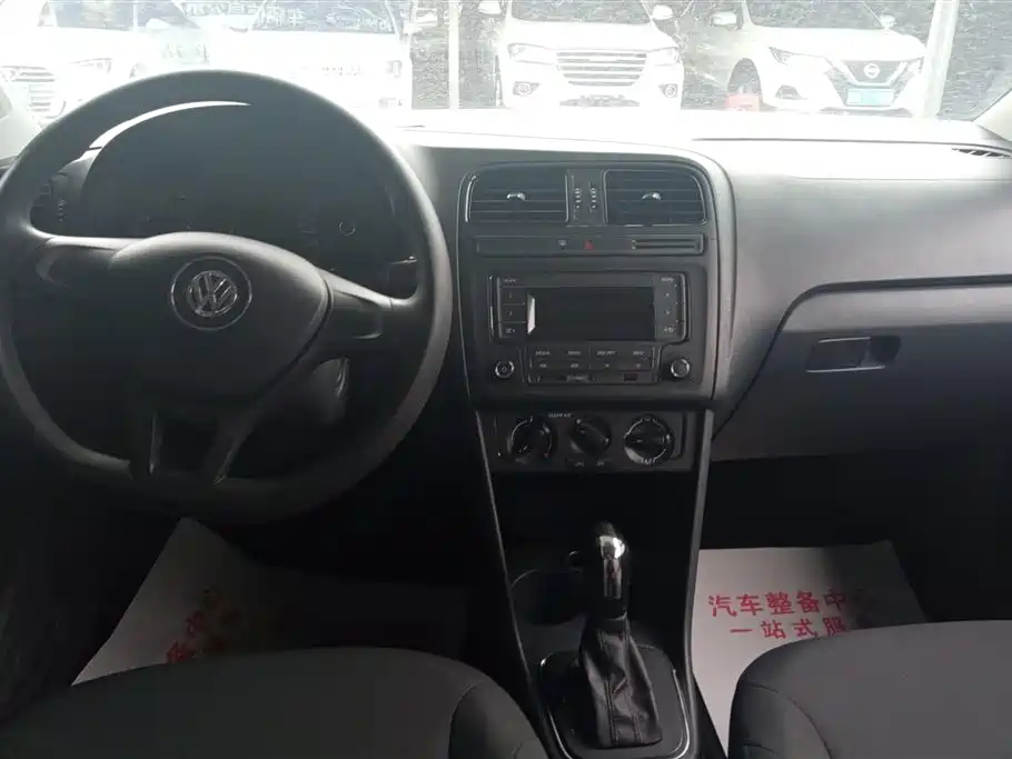 Volkswagen Polo 2016 1.4L Automatic Trend фото 12