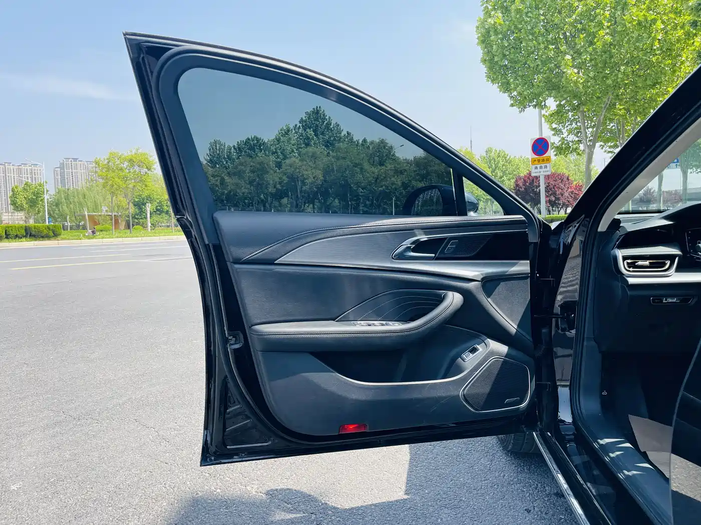 Hongqi H5 2024 1.5T DCT Smart Connect Flag Rhythm Edition фото 8