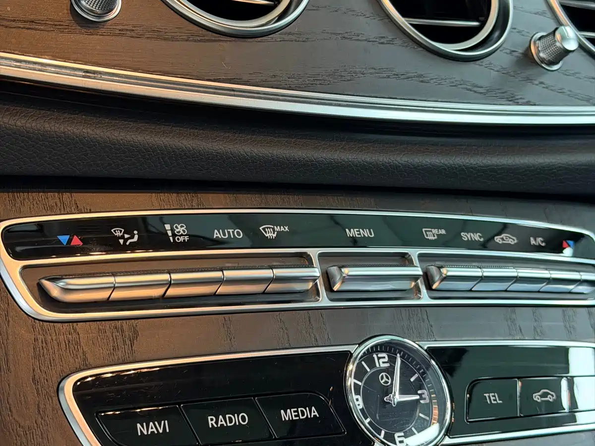 Mercedes-Benz E-Class 2019 E 260 L Sport фото 13