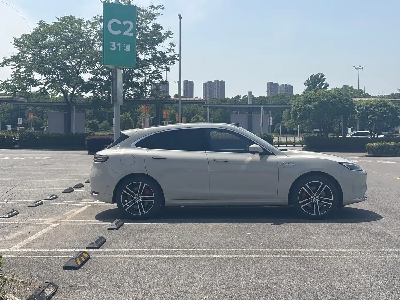 AITO Wenjie AITO M5 2025 Extended Range Ultra AWD фото 4