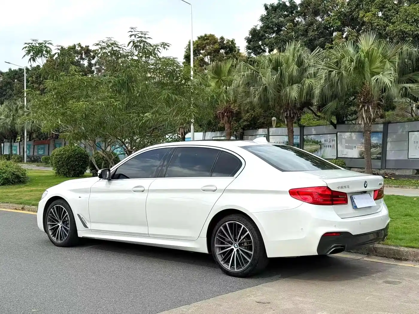 BMW 5 Series 2020 530Li Leading M Sport Package фото 2