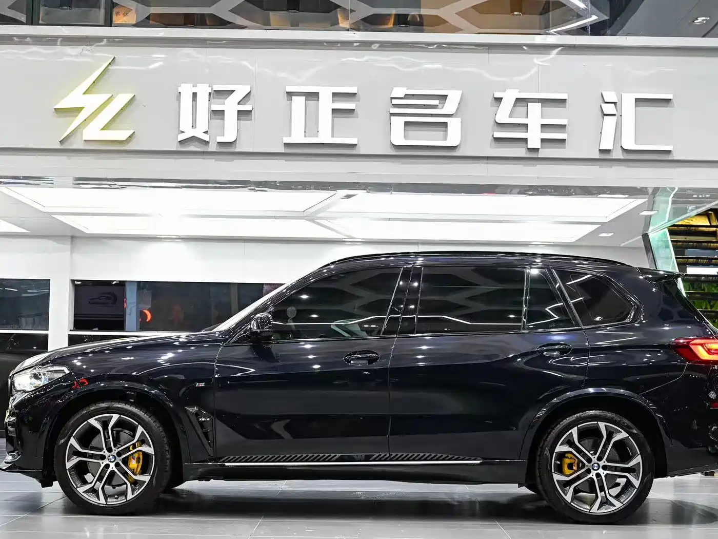 BMW X5 2022 Model xDrive 40Li M Sport Package фото 6