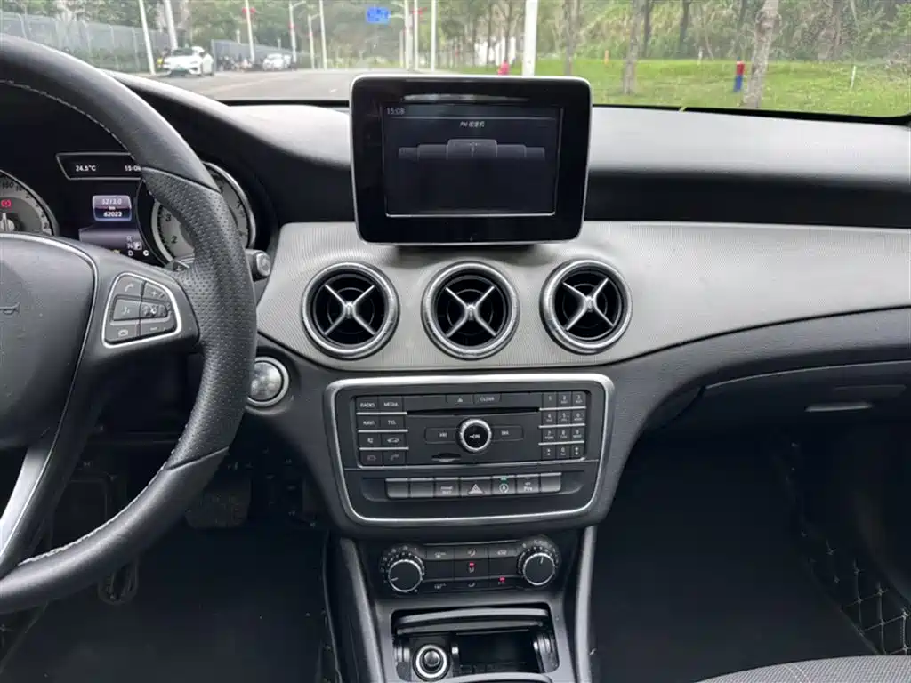 Mercedes-Benz CLA (Import) 2016 Facelift CLA 200 Sport фото 6