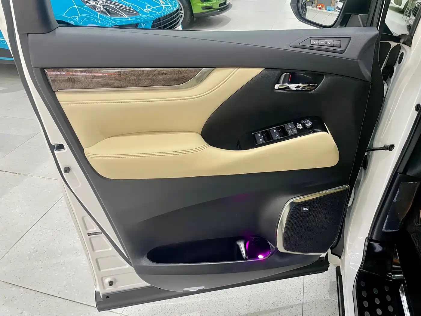 Toyota Alphard 2020 Hybrid 2.5L Premium Edition фото 13