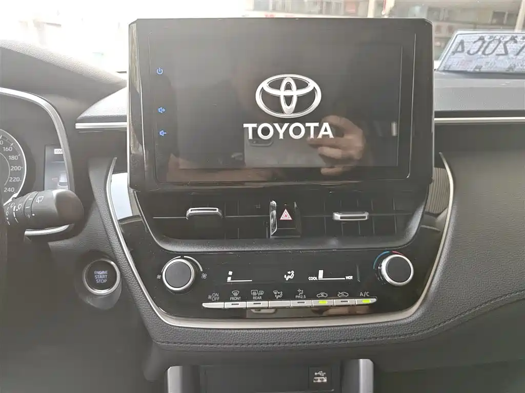 Toyota Frontlander 2022 2.0L CVT Luxury PLUS Edition фото 9