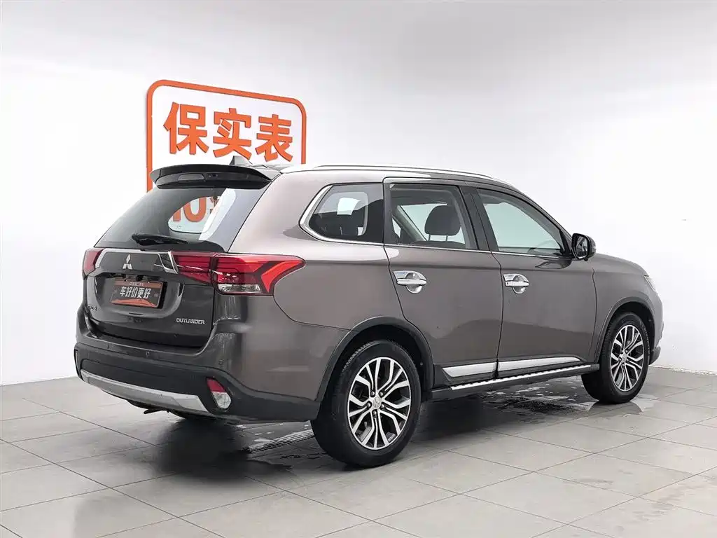 MITSUBISHI OUTLANDER