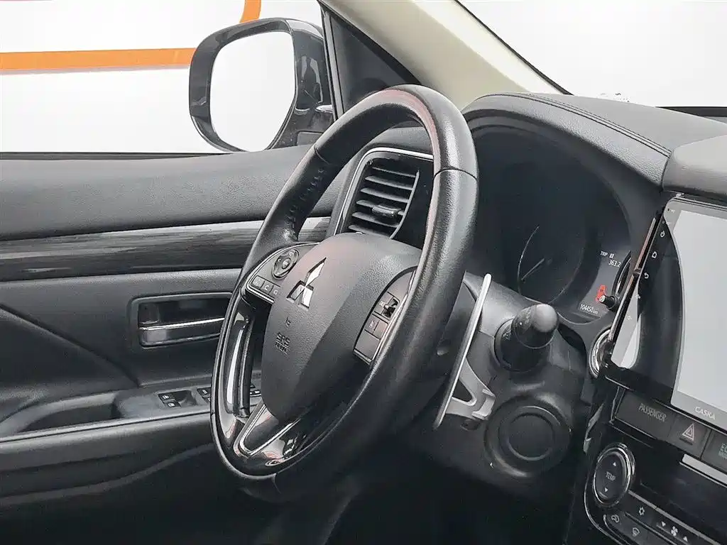 Mitsubishi Outlander 2016 2.4L 4WD Luxury Edition 7-seater фото 22