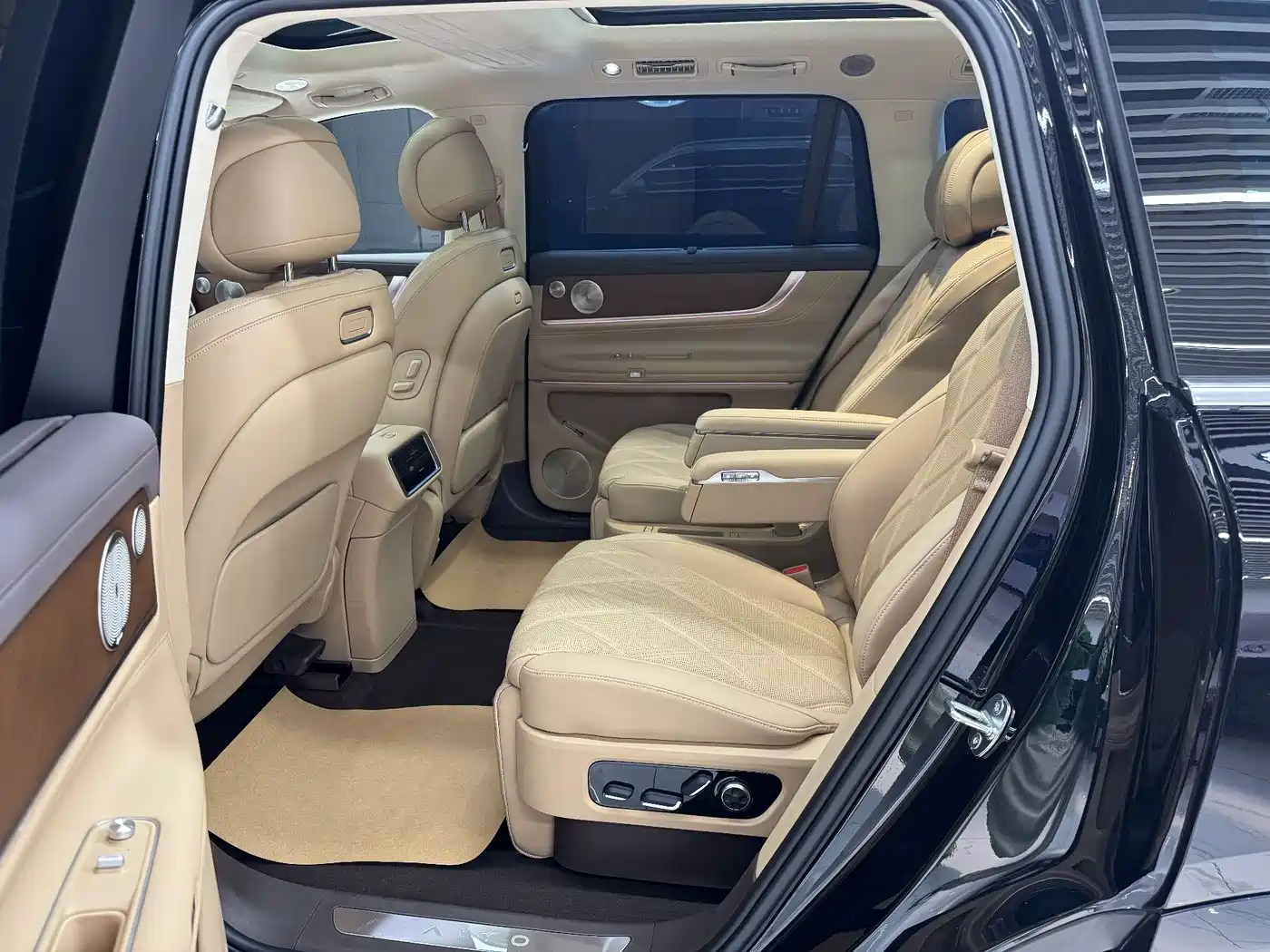 AITO Wenjie AITO M9 2025 Extended Range Ultra 52kWh 6-Seater фото 9