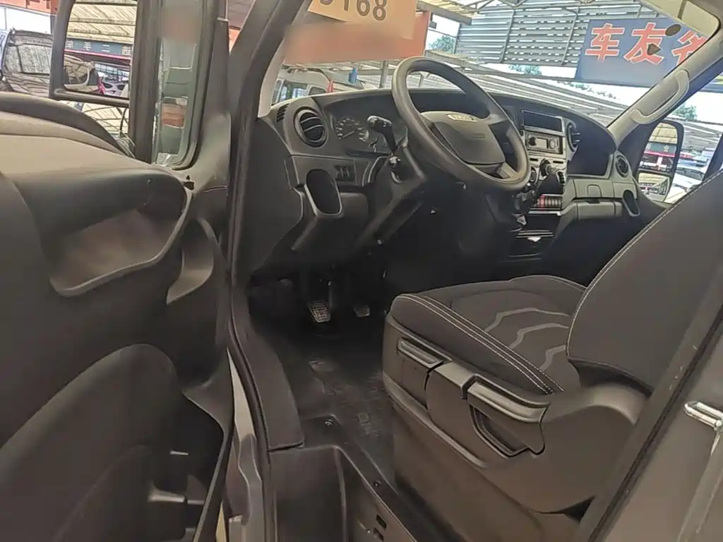 Iveco Daily 2026 2021 2.0T Manual Chaorui Short Wheelbase Low Roof Manual Door F1A
