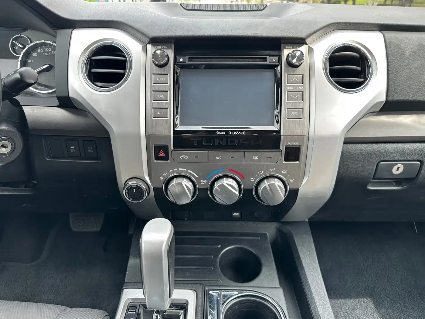 Toyota Tundra 2014 5.7L 1794 Edition фото 12