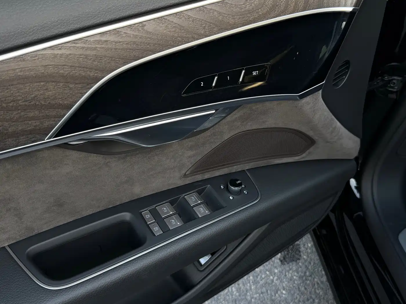 Audi A8 2022 A8L 50 TFSI quattro Comfort Collector's Edition фото 13