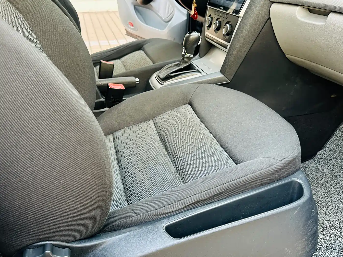 Škoda Octavia 2014 1.6L Auto Yijie Edition фото 11