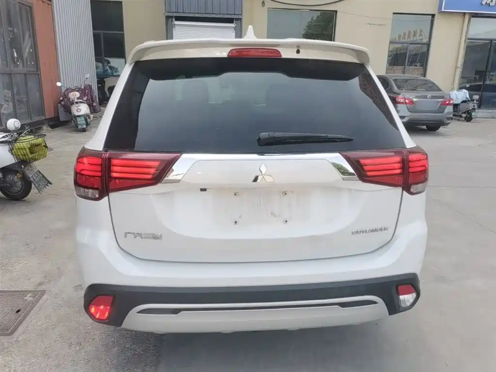 MITSUBISHI OUTLANDER