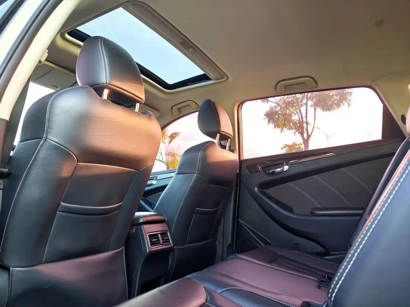 Dongfeng Fengguang Fengguang 580 2019 2020 1.5T CVT Luxury
