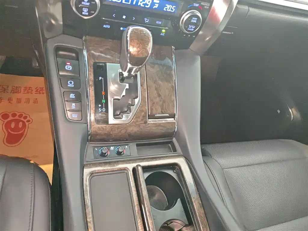 Фото 14 - Toyota Vellfire