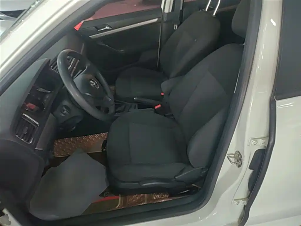 Volkswagen Lavida 2017 1.6L Automatic Trend Edition фото 15