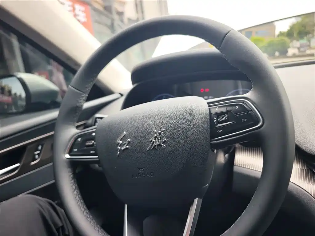 Hongqi E-QM5 2022 431km Charging Enjoyment Edition фото 7