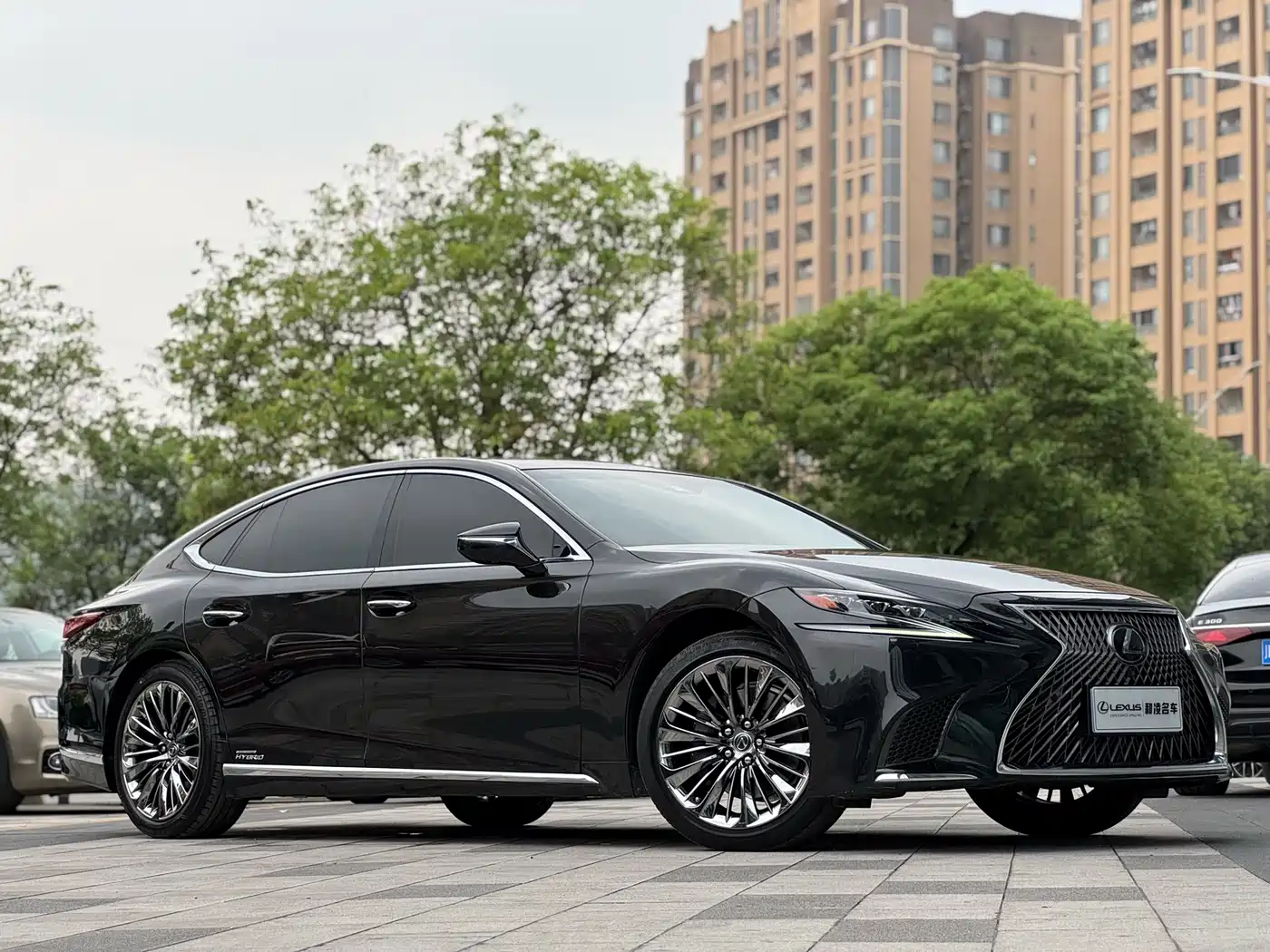 Lexus LS 2018 500h Executive Edition China V фото 3