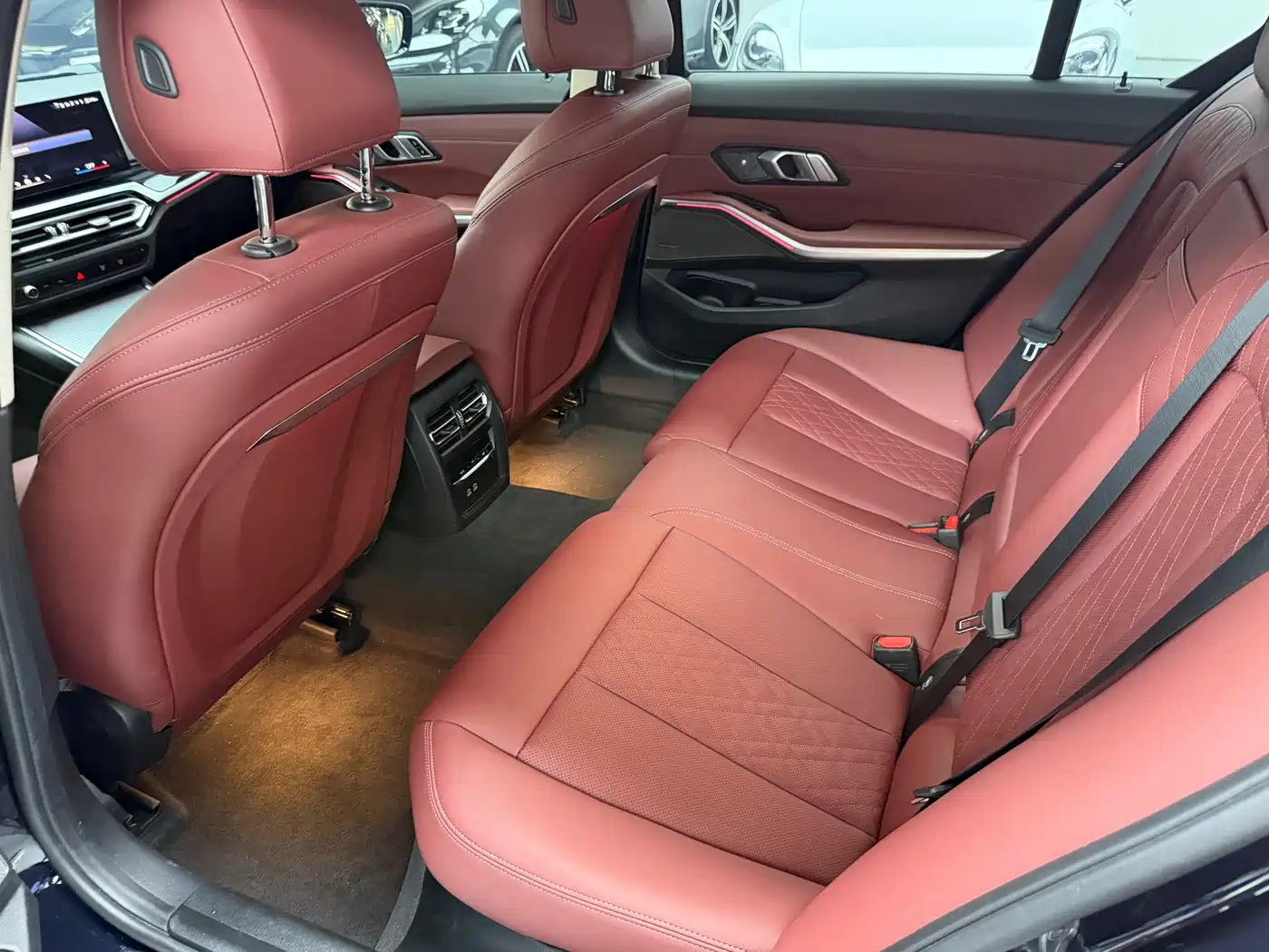 BMW 3 Series 2024 325Li M Sport Shadowline Package фото 7