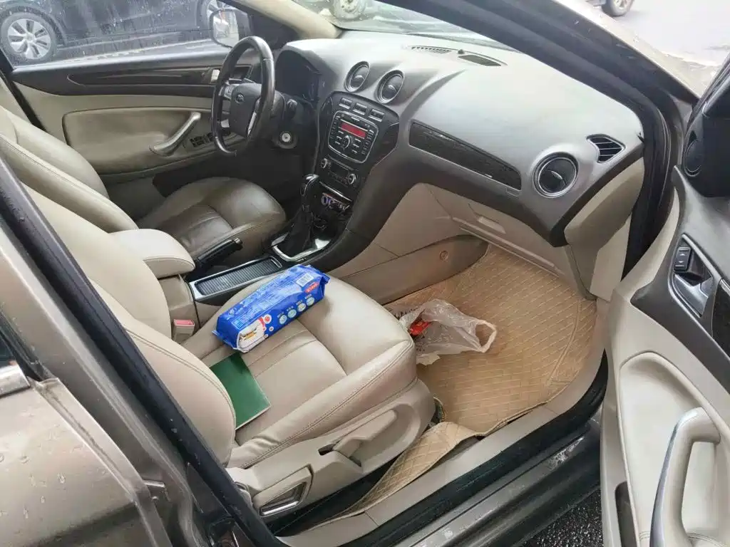 Ford Mondeo Zhisheng 2012 2011 2.0L GTDi200 Fashion