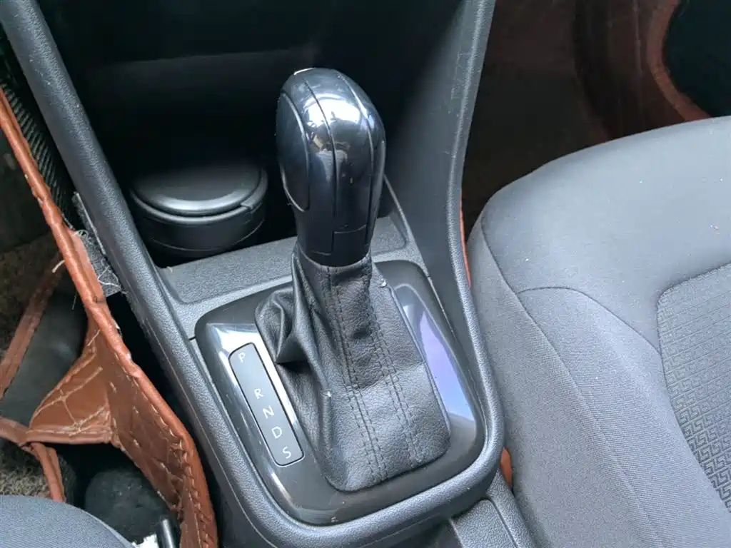 Volkswagen Santana 2013 1.6L Automatic Trend Edition фото 9