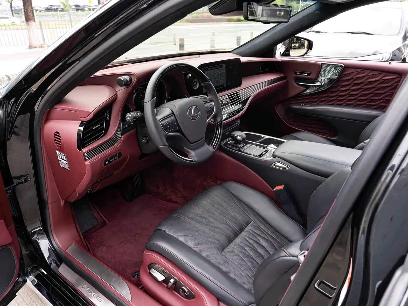 Lexus LS 2021 500h Executive Edition фото 9