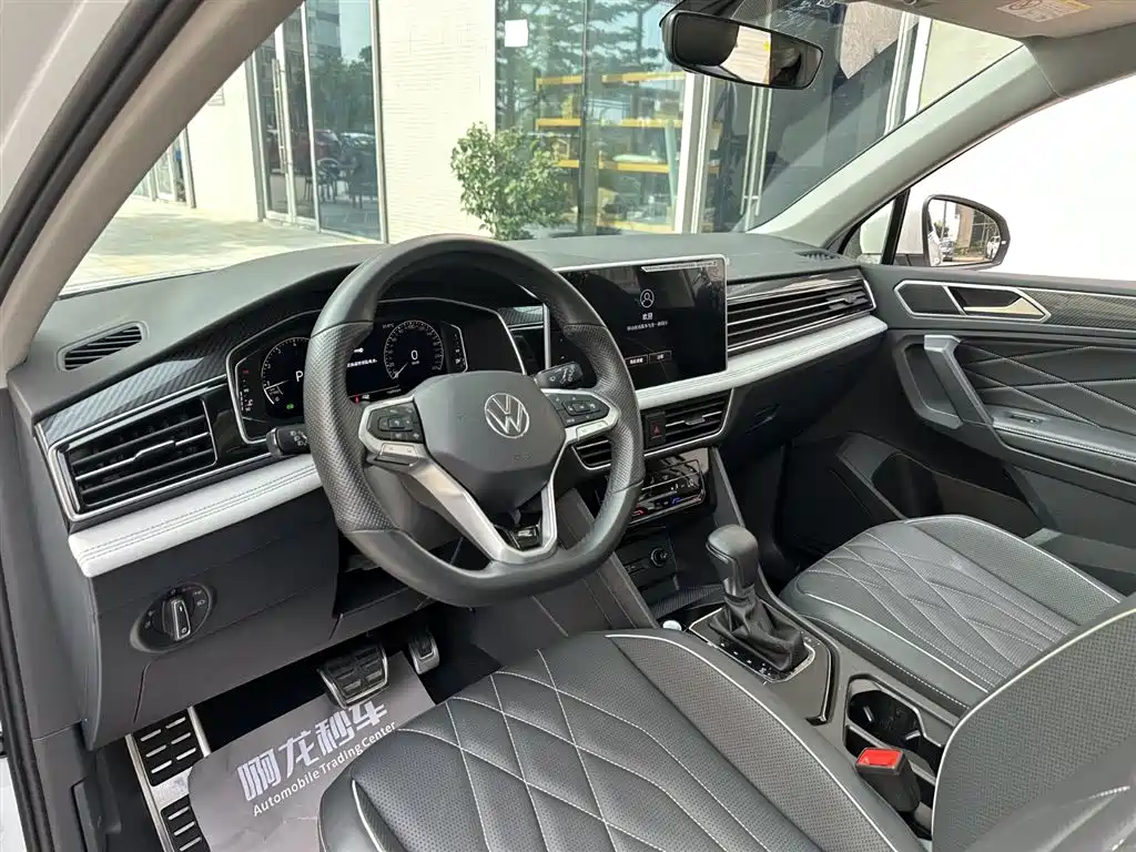Volkswagen Tiguan L 2024 330TSI Automatic 2WD R-Line Premium Enjoyment Edition фото 8