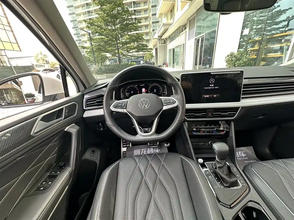 Volkswagen Tiguan L 2024 330TSI Automatic 2WD R-Line Premium Enjoyment Edition фото 23