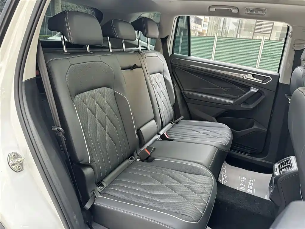 Volkswagen Tiguan L 2024 330TSI Automatic 2WD R-Line Premium Enjoyment Edition фото 10