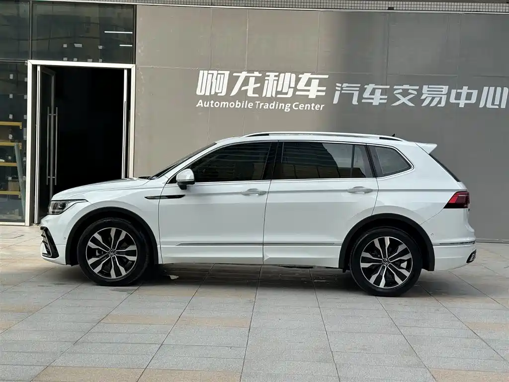 Volkswagen Tiguan L 2024 330TSI Automatic 2WD R-Line Premium Enjoyment Edition фото 18