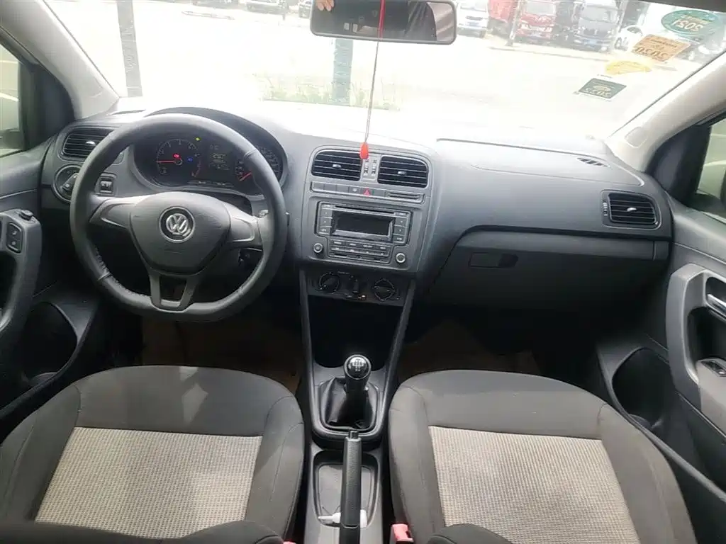 Volkswagen Polo 2016 1.4L Manual Trend фото 10